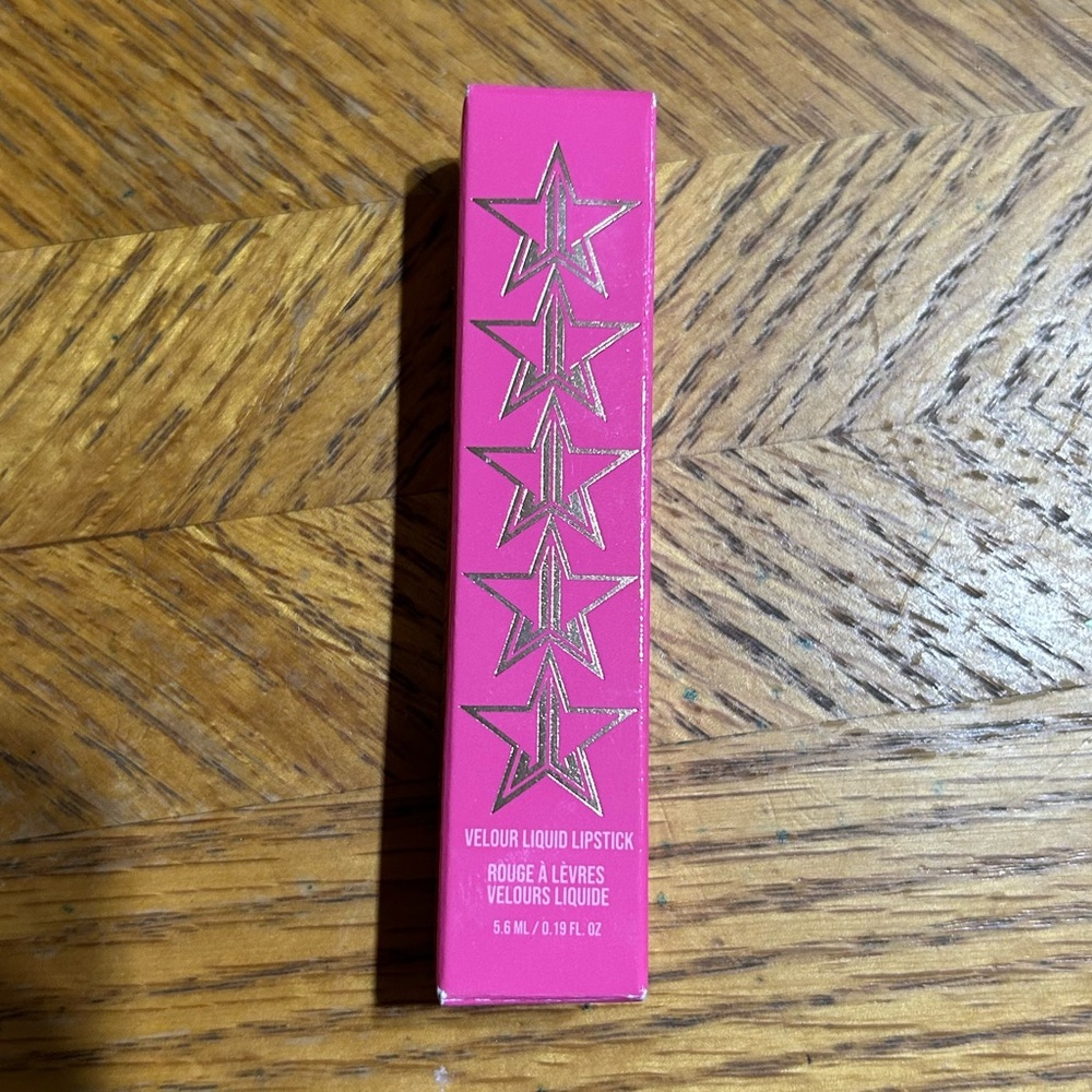 Jeffree Star mannequin liquid lipstick